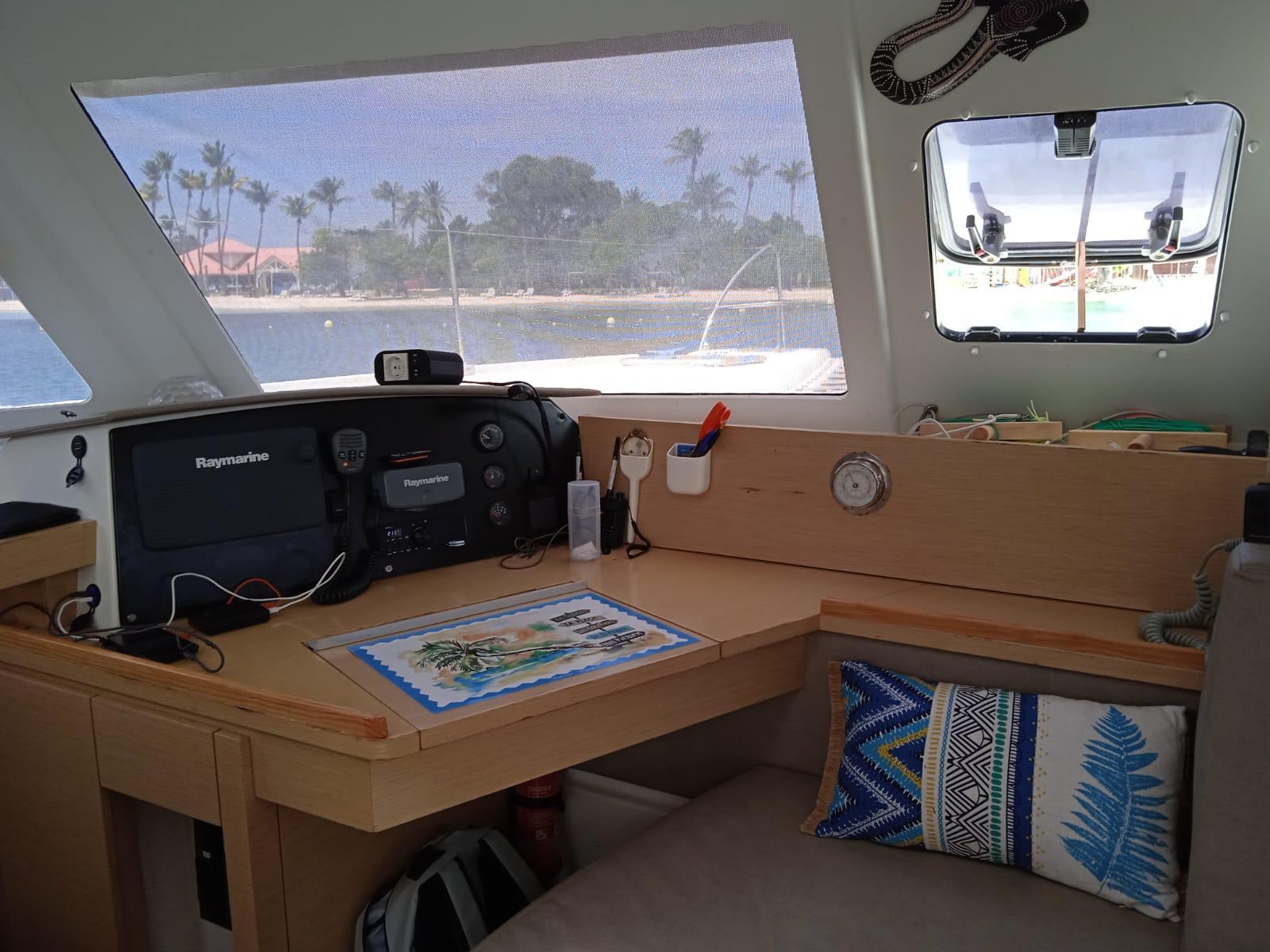 slider 8 Fountaine Pajot Helia 44